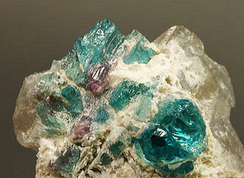 Paraiba Turmalin sirovi